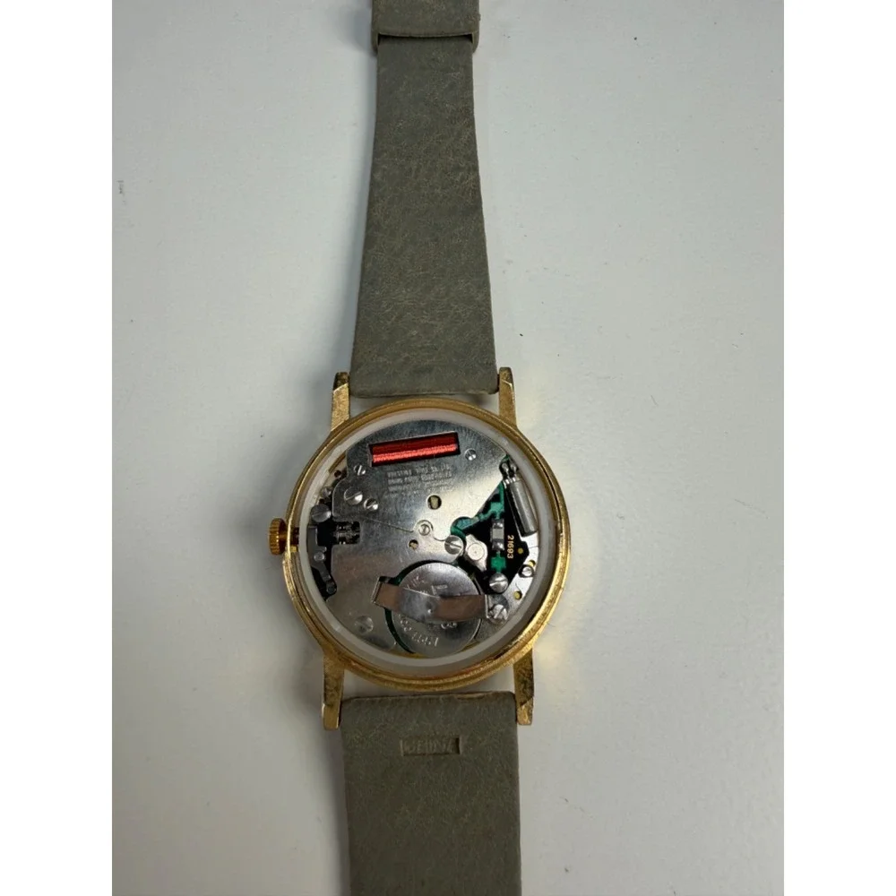 Vintage Cat Chasing Mouse Gold Tone Watch Gray Band Unisex 32mm